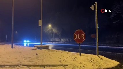 Yola çıkacaklar dikkat! Bolu'da kar yağışı şiddetli başladı