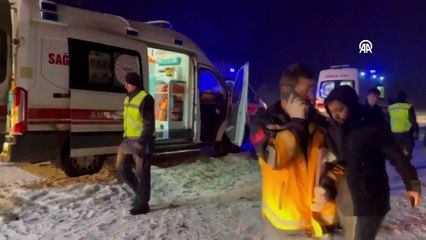 Yolcu otobüsü kaza yaptı 6 ölü 33 yaralı