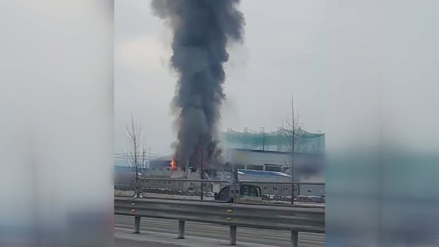 충남 아산 자동차 정비 업체에 불...다친 사람 없어 / YTN