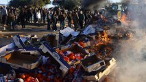 Las protestas de los agricultores franceses derivan en ataques a camiones extranjeros
