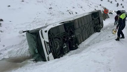 Sivas'ta yolcu otobüsü devrildi: Çok sayıda yaralı var!