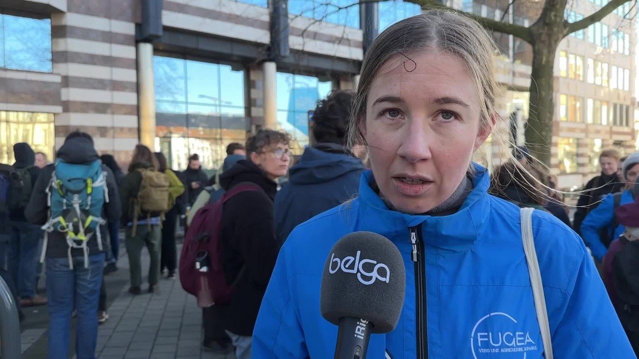 Action des agriculteurs devant le siège du MR à Bruxelles