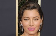 Jessica Biel ama comer mientras se baña