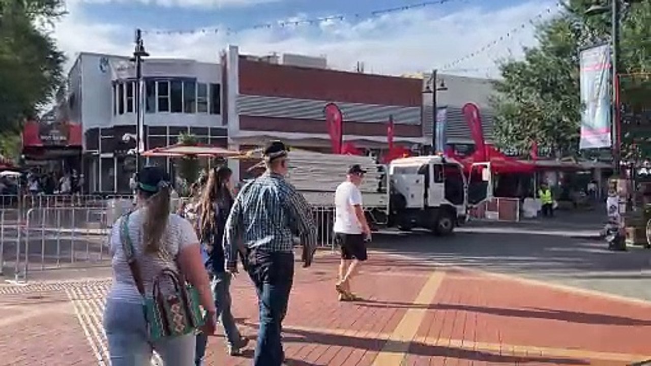 Tamworth's Peel St getting ready for the Country music Parade