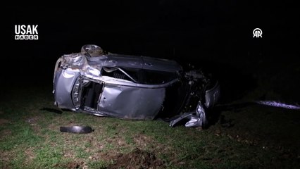 Uşak'ta tarlaya devrilen otomobildeki 2 kişi yaralandı