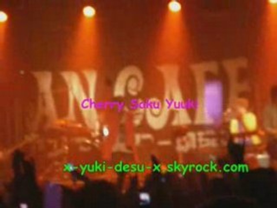 An Cafe - Paris - Miku talking and Cherry saku yuuki