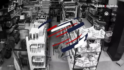 İzmir ve çevre illeri sallayan deprem anı kamerada