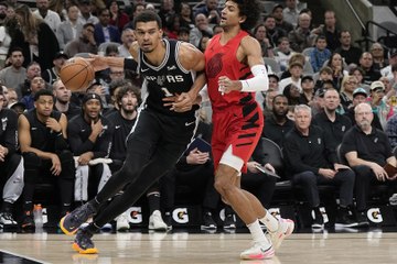 NBA : Wembanyama et Sochan portent les Spurs contre Portland