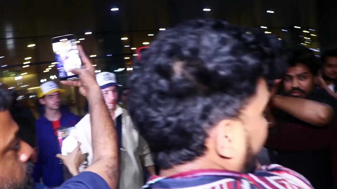 Nick Jonas arrives with brothers Kevin, Joe Jonas; Priyanka Chopra’s fans welcome their ‘Jiju’