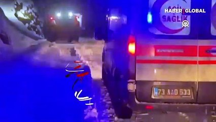 Karın bastırdığı köyde hasta 3 saatlik çalışmayla hastaneye yetiştirildi