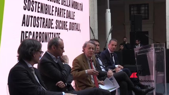 Rete autostradale compie 100 anni: le sfide per la transizione ecologica