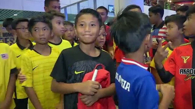 Pemain negara di sambut meriah sebaik tiba di tanah air selepas tamat kempen di Piala Asia 2023