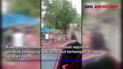 Hujan dan Angin Kencang, Warung hingga Gerobak Pedagang Porak Poranda