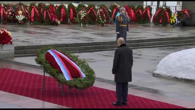 Putin rende omaggio alle vittime dell'assedio di Leningrado