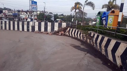 बावडिय़ा ब्रिज...22 करोड़ रुपए के ब्रिज आइलैंड के पार्क की दीवार धंसी