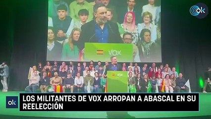 Los militantes de VOX arropan a Abascal en su reelección