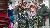 La nebbia non ferma il carnevale di Venezia