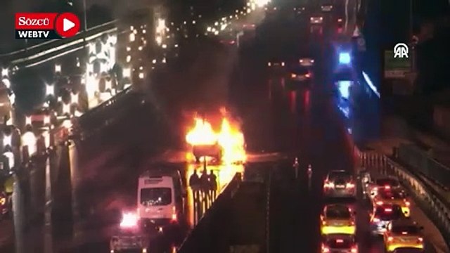 15 Temmuz Şehitler Köprüsü'nde alev alan otomobil kullanılamaz hale geldi