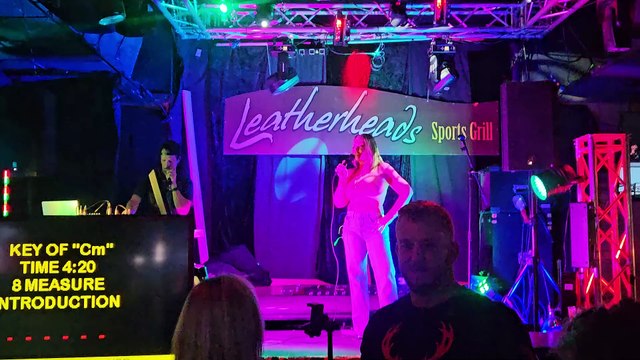 GLORIA LUPUS - I LIKE BIG BUTTS (PERFORMED AT LEATHERHEADS)