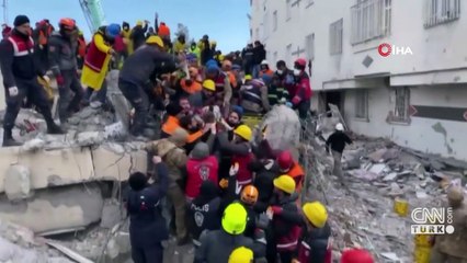 6 Şubat depremlerinde 100 kişiye mezar olan apartmanın müteahhidi yakalandı 