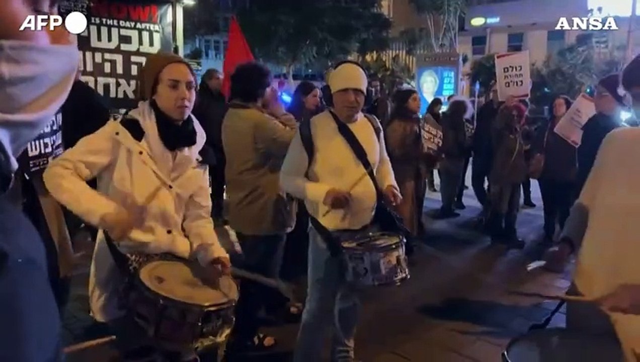 A Tel Aviv in piazza contro Netanyahu e per il cessate il fuoco