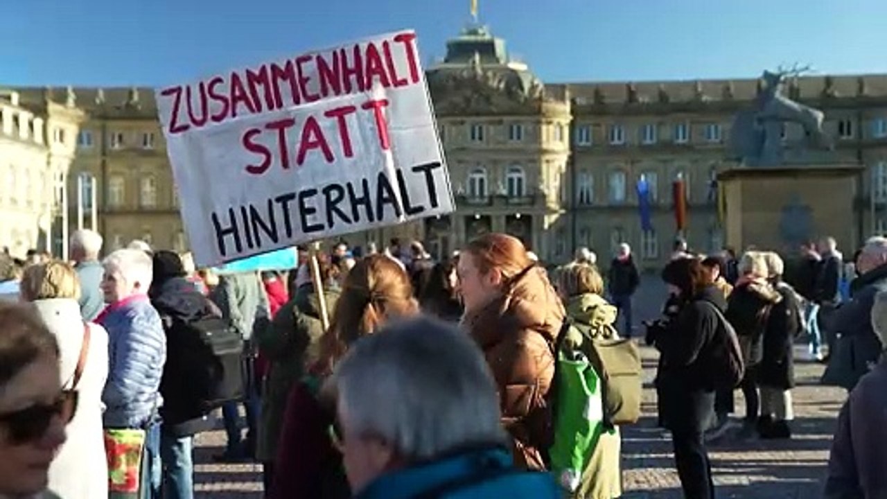 Tausende demonstrieren in Stuttgart gegen rechts