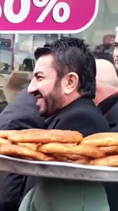 AKP Diyarbakır adayı Bilen'e simitçi çocuktan fiyat dersi