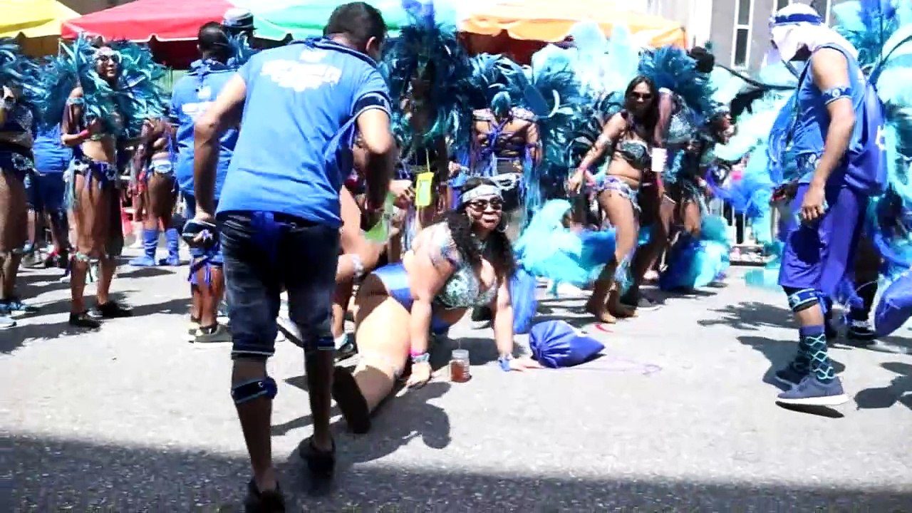 CARNIVAL VENDORS GET LICENCES