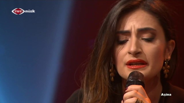 Yaprak Sayar / Gele gele geldik bir kara taşa