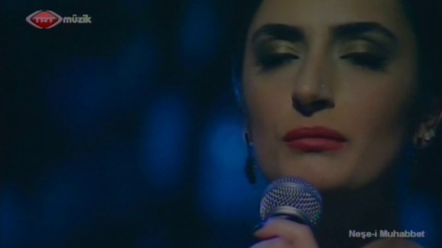 Yaprak Sayar / Aheste çek kürekleri mehtap uyanmasın