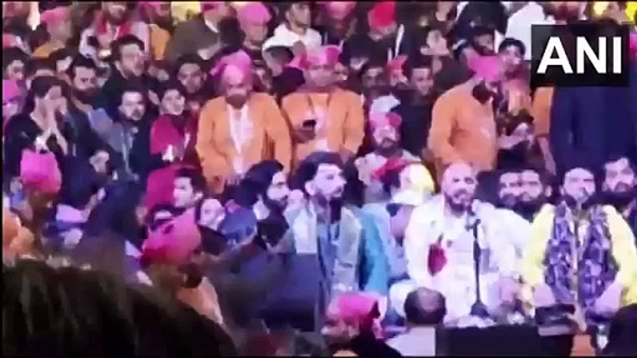 Video: सिंगर बी प्राक को देखने उमड़ी भीड़, भरभराकर गिरा स्टेज, दर्दनाक वीडियो वायरल