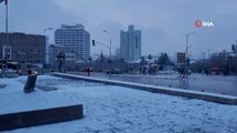 Ankara’da sabaha karşı başlayan kar yağışı kenti beyaza bürüdü