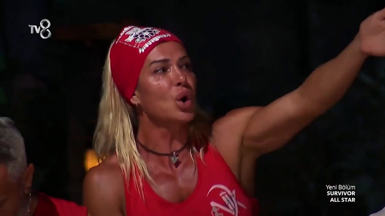 Survivor’da Nagihan Karadere ve Sahra Işık kavga etti: Nagihan kendini ağlayarak savundu