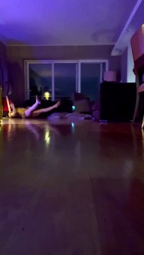 Ο viral χορος της Έλενας Τοπαλίδου στο σαλόνι του σπιτιού της