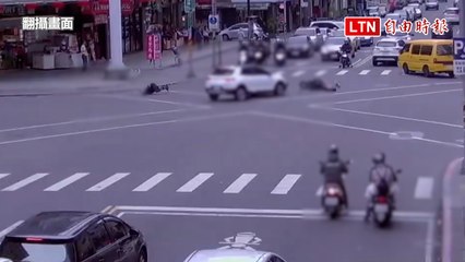 休旅車左轉與直行機車對撞 騎士噴飛5公尺重傷(翻攝畫面)