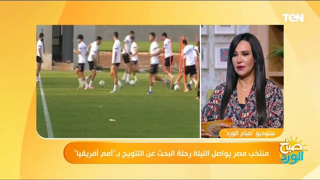 قاعد بالبيجامة المقطعة والشبشب بينتقد وخلاص.. ينفعل على الهواء بسبب انتقادات محمد صلاح