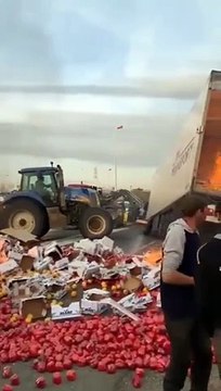 Les agriculteurs vont entamer le Siège de la Capitale pour une durée indéterminée à partir de lundi 14h. Tous les axes lourds menant à la capitale seront occupés par les agriculteurs . (communiqué FNSEA/JA)