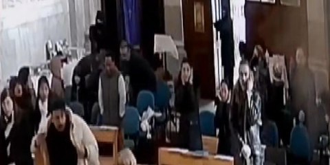 Kiliseye silahlı saldırı kamerada