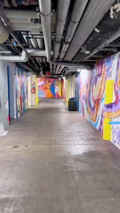 Les couloirs de l’hôpital Necker à Paris entièrement redecorés par pleins d’artistes peintres