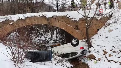 Gümüşhane’de otomobil köprüden uçtu: 2 yaralı