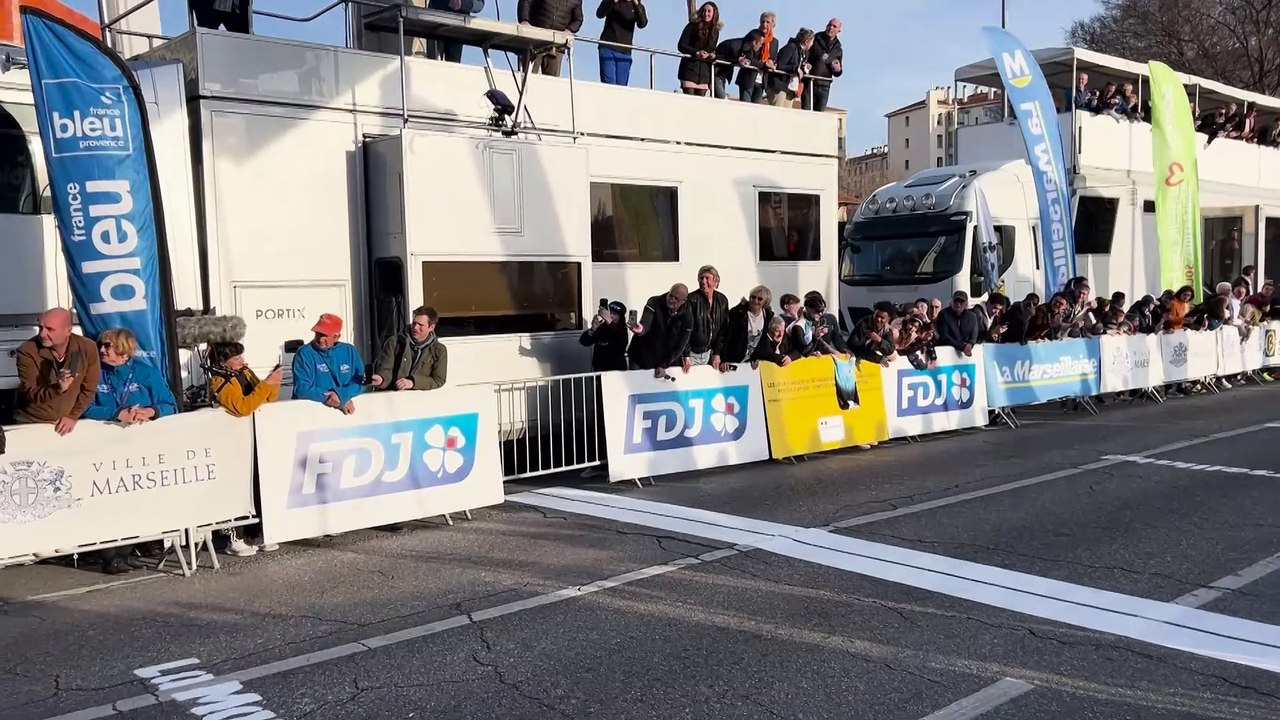 Grand prix cyclisme la Marseillaise l'arrivée devant le Vélodrome en