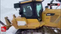 Şırnak'ta kar kalınlığı iş makinası boyunu aştı