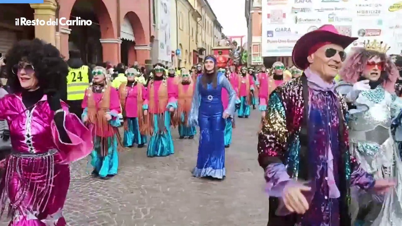 Carnevale di Cento 2024: il video della sfilata dei carri