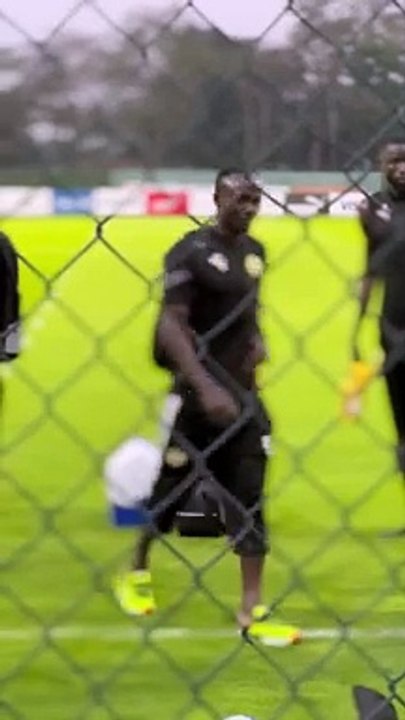 Sadio Mané, nouveau marié, se moque de ses coéquipiers célibataires (VIDEO)