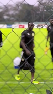 Sadio Mané, nouveau marié, se moque de ses coéquipiers célibataires (VIDEO)