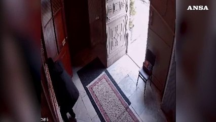 Istanbul, l'arrivo e l'ingresso dei due assalitori in chiesa: poi gli spari