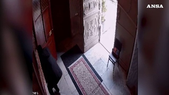 Istanbul, l'arrivo e l'ingresso dei due assalitori in chiesa: poi gli spari
