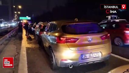 İstanbul Ataşehir'de 6 araç zincirleme kazaya karıştı