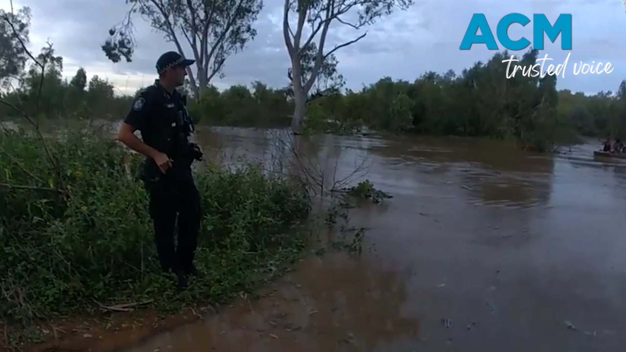 Stranded Queenslanders rescued after Cyclone Kirrily - video Dailymotion