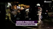 Kebakaran Melahap Sebuah Minibus di Kawasan Menteng Jakpus